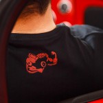 CAMISETA PRETA – LOGO VERMELHA